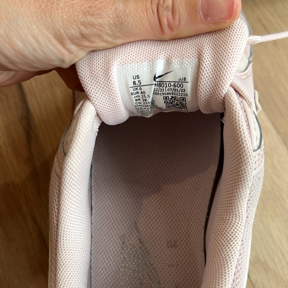 Nike Women’s Air Max Sneakers in Light Pink and White - Picture 6 of 7